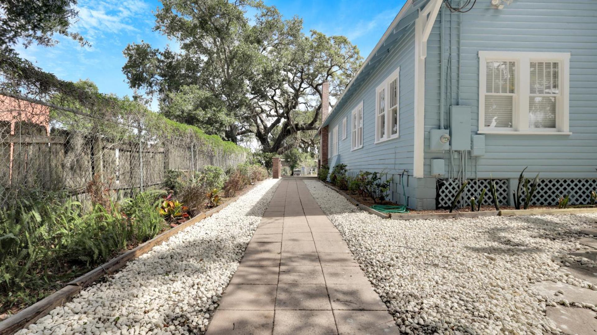 Near Downtown, Beaches, Parks, Trail & Breweries Palm Harbor