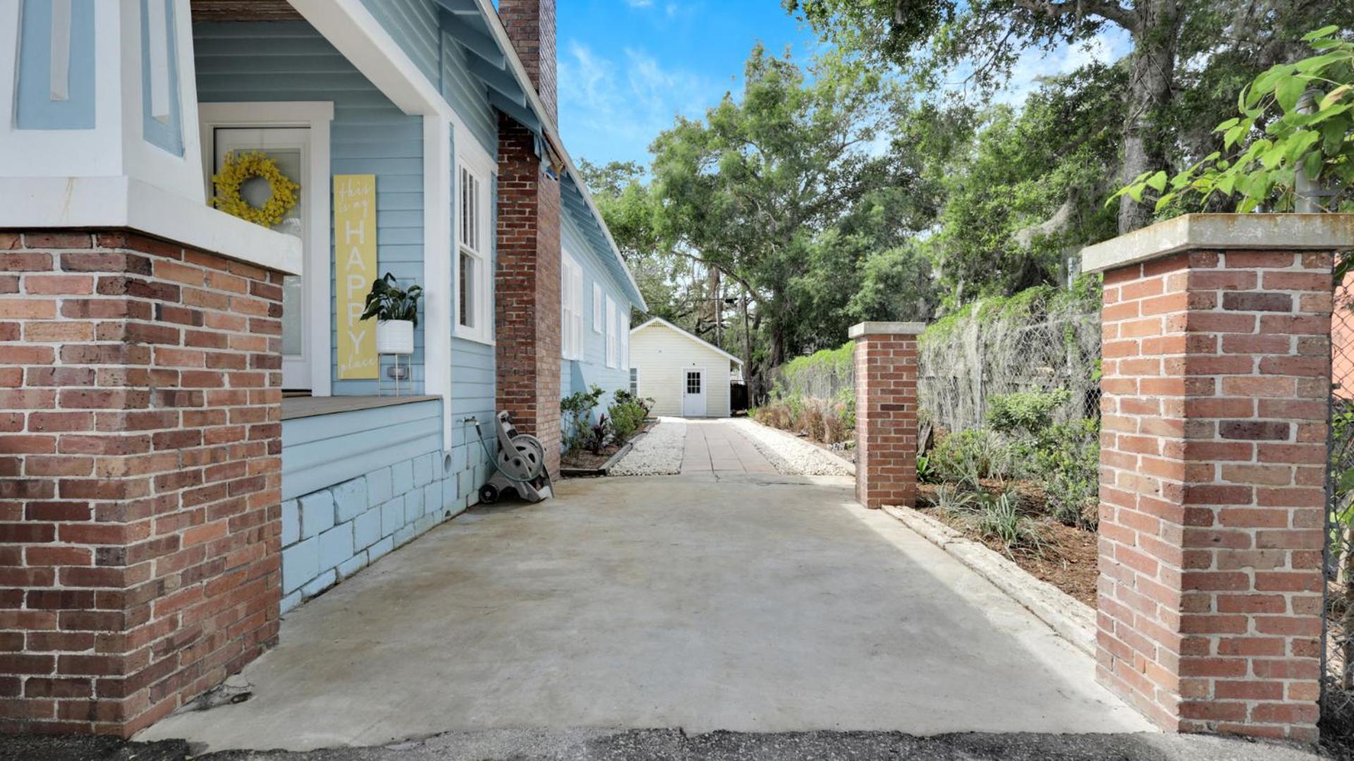 Near Downtown, Beaches, Parks, Trail & Breweries Holiday home